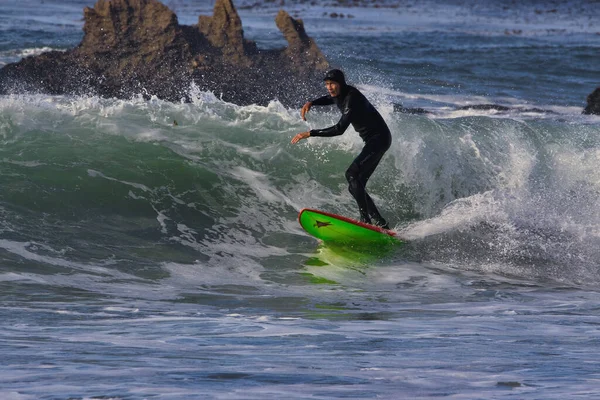 Surfowanie Falach Letnich Leo Carrillo State Beach California 2021 — Zdjęcie stockowe