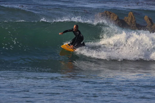 Surfeando Grandes Olas Verano Leo Carrillo State Beach California 2021 — Foto de Stock