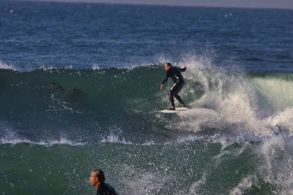 Surfing Stora Sommarvågor Leo Carrillo State Beach Kalifornien 2021 — Stockfoto