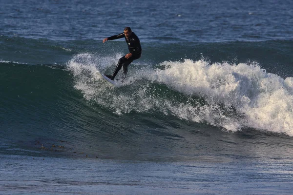 Surfowanie Falach Letnich Leo Carrillo State Beach California 2021 — Zdjęcie stockowe
