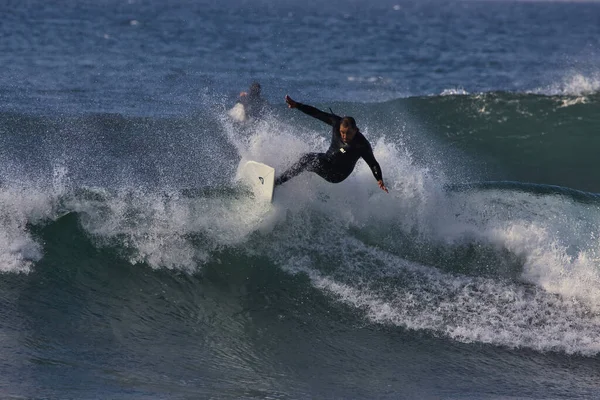 Szörfözés Nagy Nyári Hullámok Leo Carrillo State Beach California 2021 — Stock Fotó