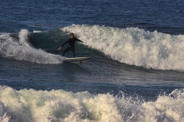 Surfeando Grandes Olas Verano Leo Carrillo State Beach California 2021 — Foto de Stock