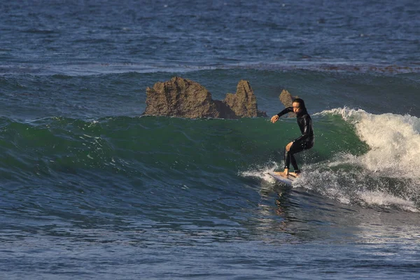 Große Sommerwellen Surfen Leo Carrillo State Beach Kalifornien 2021 — Stockfoto