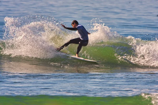 Surfing Vid Rincon Punkt Kalifornien 2021 — Stockfoto