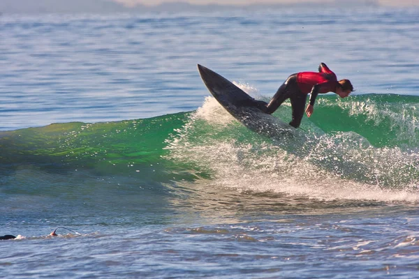 Surfing Vid Rincon Punkt Kalifornien 2021 — Stockfoto