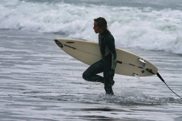 Surfing White Point Nova Scotia Canada — Fotografia de Stock