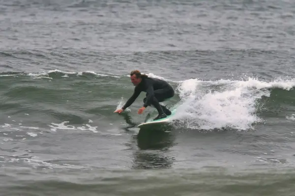 Surfing White Point Nova Scotia Canada — Fotografia de Stock