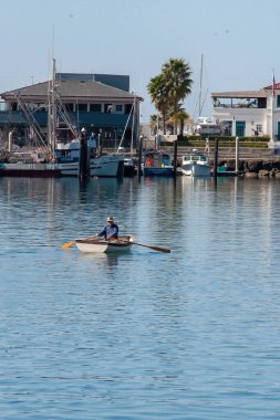 Santa Barbara Limanında tekne gezisi
