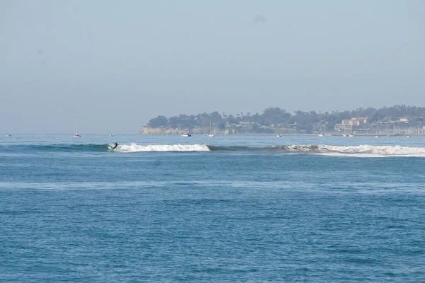 Santa Barbara Hammonds Sahilinde Sörf Tekne Gezisi — Stok fotoğraf