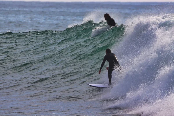 Surfing Falach Zimowych Punkcie Rincon Kalifornii 2021 — Zdjęcie stockowe