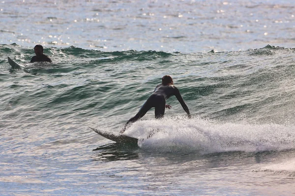 Surfing Vintervågor Vid Rincon Punkt Kalifornien 2021 — Stockfoto