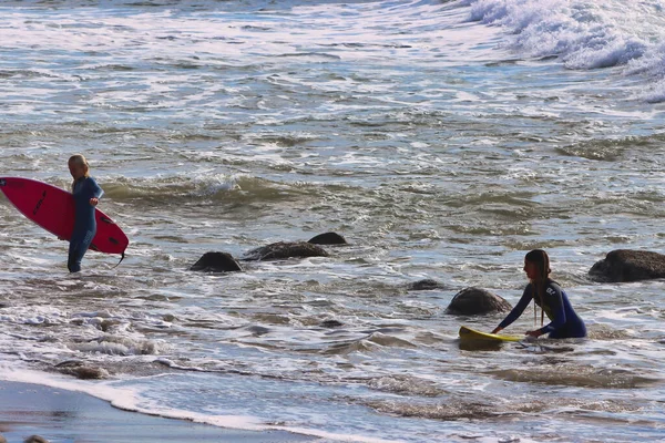 Surfing Winter Waves Rincon Point California 2021 — Stock Photo, Image