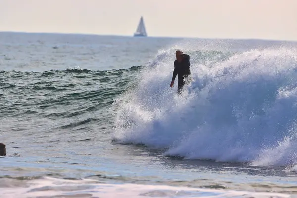 Surfer Sur Les Vagues Hivernales Rincon Point Californie 2021 — Photo