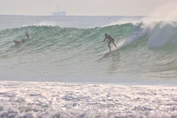 Surfer Sur Les Vagues Hivernales Rincon Point Californie 2021 — Photo