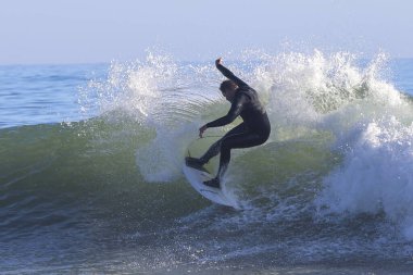 California 'daki Rincon Point' te sonbahar sörfü günü