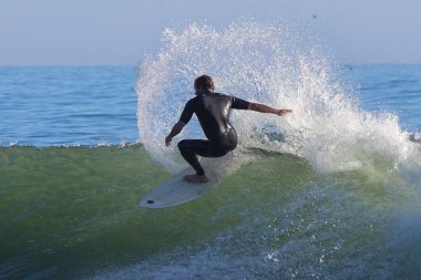 California 'daki Rincon Point' te sonbahar sörfü günü