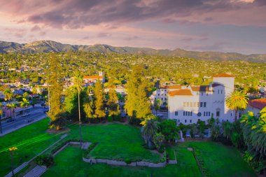 Santa Barbara, Kaliforniya manzaralı Adliye Sarayı