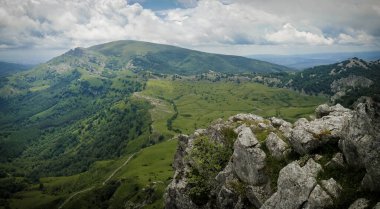 İlkbaharda inanılmaz dağ manzarası