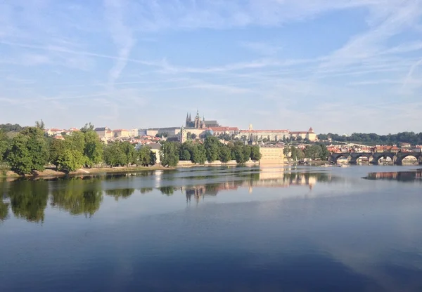 Летний день в центре Праги — стоковое фото