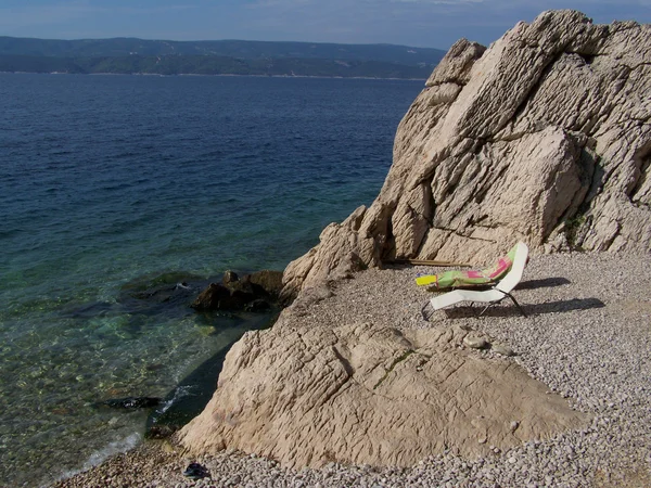 Dev kayalar ve küçük çakıl Hırvat beach — Stok fotoğraf