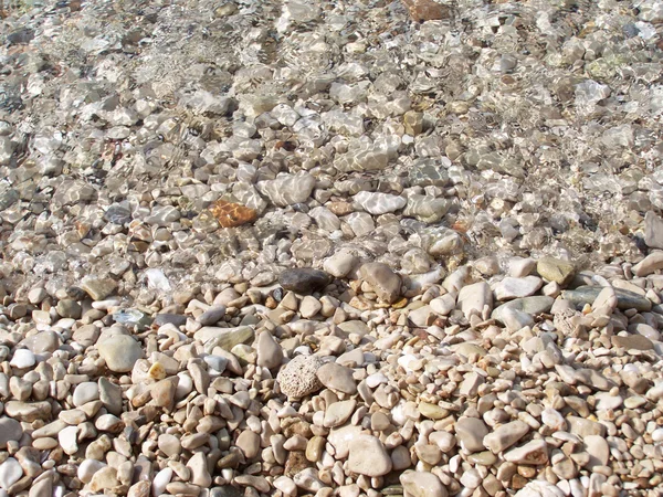 Croatian beach with giant rocks and small pebbles — Stock Photo, Image