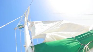 Dalgalar aracılığıyla Rüzgar yelken