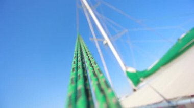 Dalgalar aracılığıyla Rüzgar yelken