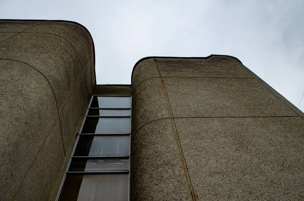 Sovyet modernizm mimarisi üzerine beton duvar