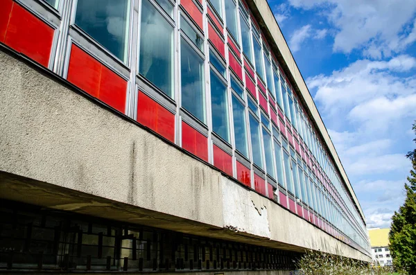 Sovyet modernizminin mimari tarzında yayınevi, Lviv, Ukrayna. 