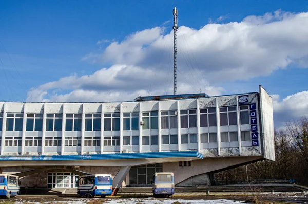 Sovyet Modernizminin mimari tarzında Lviv Otobüs İstasyonu.