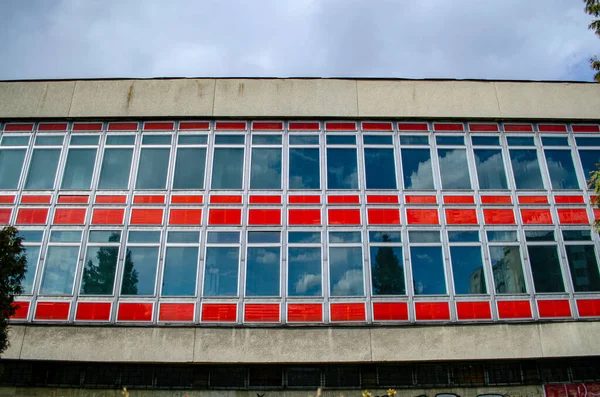 Sovyet modernizminin mimari tarzında yayınevi, Lviv, Ukrayna. 