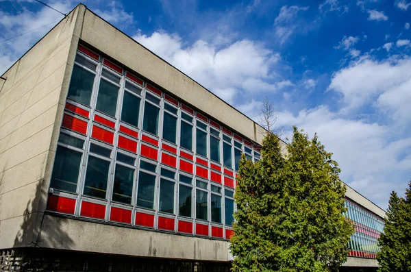 Sovyet modernizminin mimari tarzında yayınevi, Lviv, Ukrayna. 