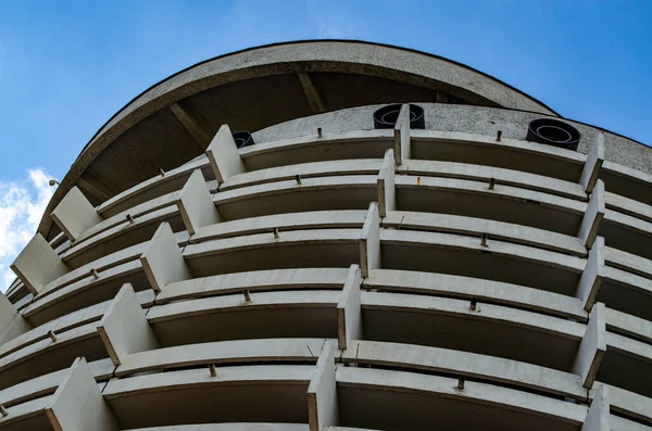 Sovyet modernizminin mimari tarzında salut otel. Kyiv, Ukrayna.