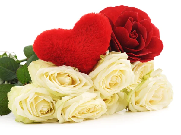 Fehér és vörös rózsa, piros szív. — Stock Fotó