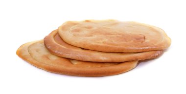 Beyaz arka planda izole edilmiş buğday yuvarlak krepler..