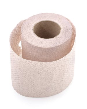 Beyaz arka planda izole edilmiş tuvalet kağıdı rulosu.