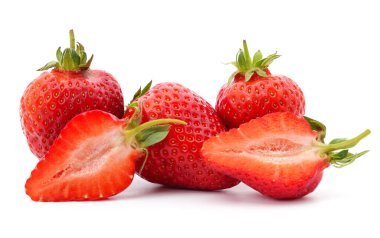 Beyaz arka planda izole edilmiş büyük taze çilek..