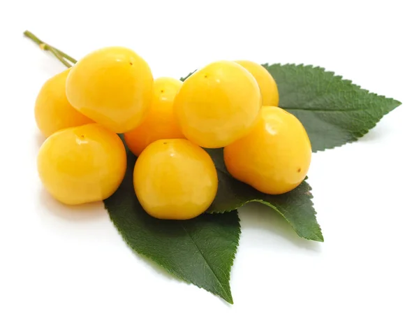 Yellow Sweet Cherries Green Leaves Isolated White Background — Stock Photo, Image