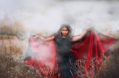 Vampir kız Dracula yağmurluk