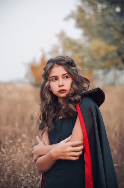 Vampir kız Dracula yağmurluk