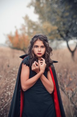 Vampir kız Dracula yağmurluk