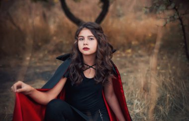 Vampir kız Dracula yağmurluk