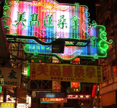 Hong-Kong sokaklarında neons
