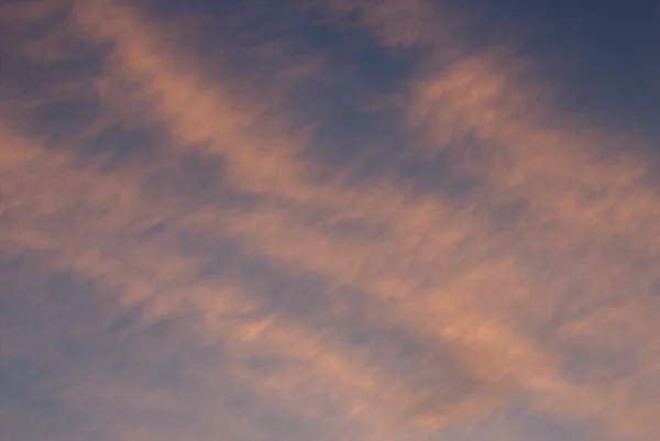 8月日落后纽约市的天空 — 图库照片