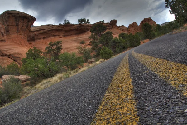 Formación de carreteras y rocas en Colorado — Foto de Stock