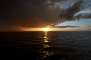 Günbatımı ve yağmur, Baltık Denizi