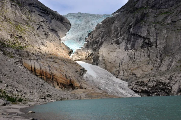 Briksdalsbreen (pik Buzulu)