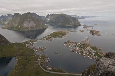Reine Norveç'te bir balıkçı köyü olan