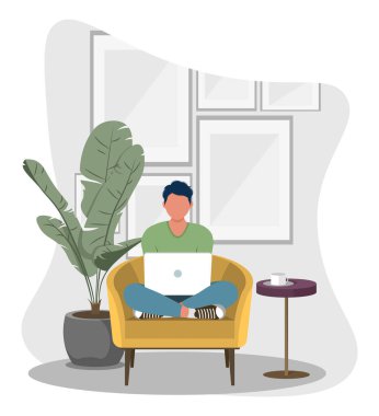 Kanepede otururken bilgisayarla çalışan bir kadının resmi. Evden çalışıyorum. Düz vektör illüstrasyonu