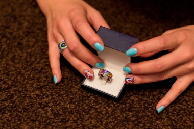 Shellak yüzükle çivi